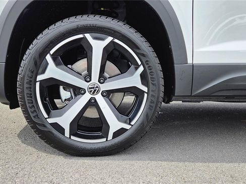 New 2026 Volkswagen Taos SEL AWD/4WD image 10