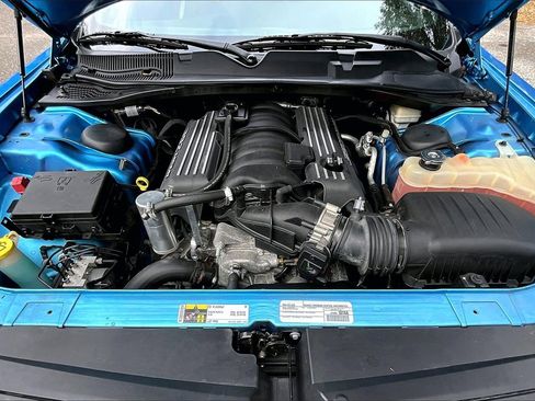 Used 2015 Dodge Challenger SRT image 25