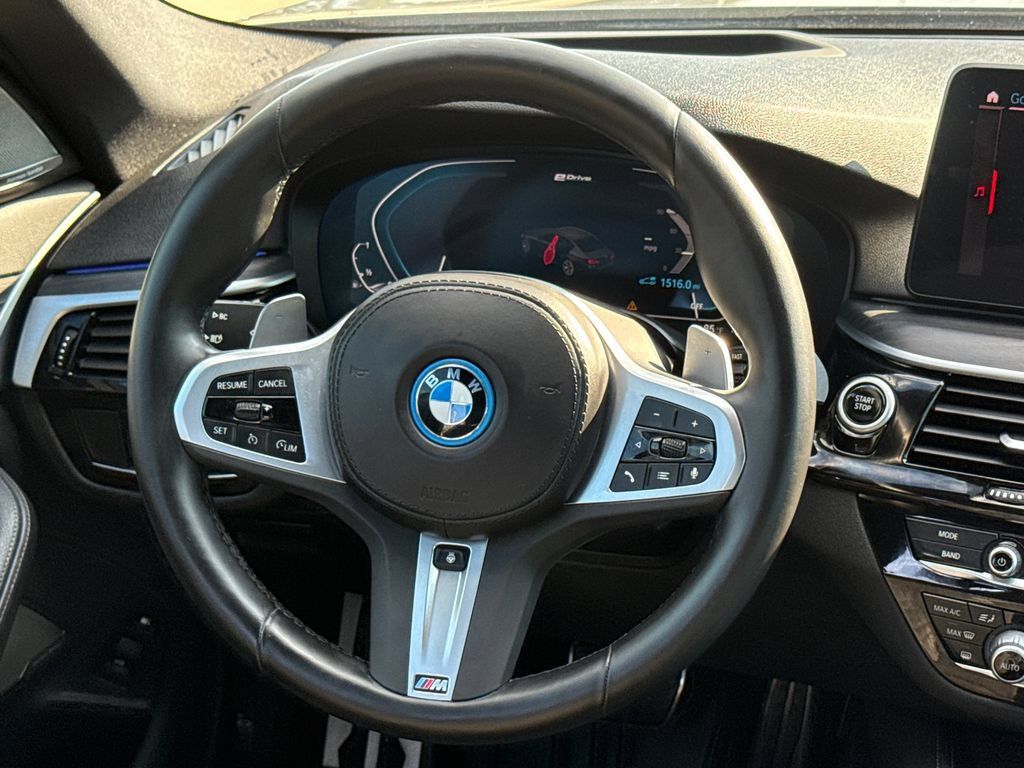 Used 2022 BMW 530e w/ Premium Package RWD image 14