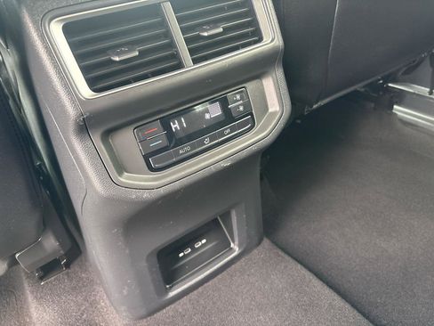 Used 2024 Volkswagen Atlas SE AWD/4WD image 33
