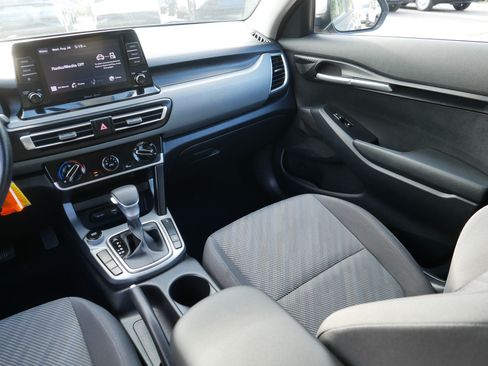 Used 2023 Kia Seltos LX AWD/4WD image 11