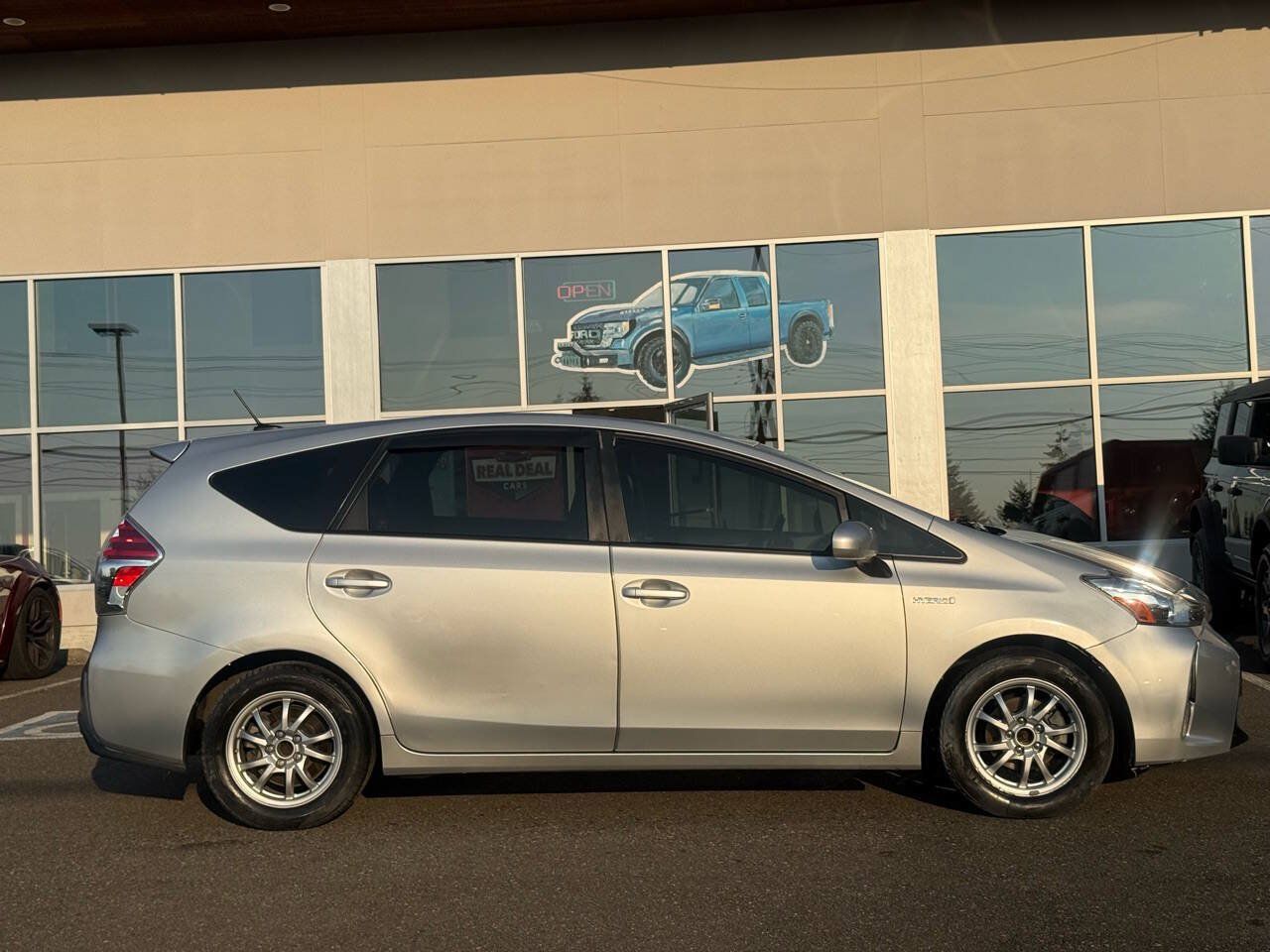 Used 2015 Toyota Prius V Four FWD image 4