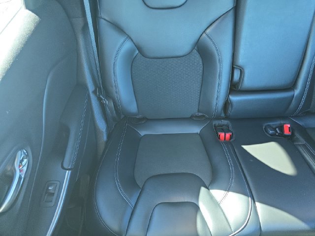 Used 2020 Jeep Cherokee Latitude Plus w/ Cold Weather Group AWD/4WD image 15