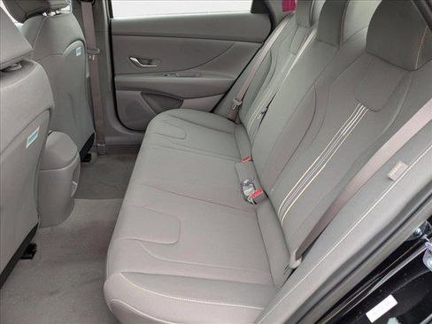 New 2025 Hyundai Elantra SEL image 15