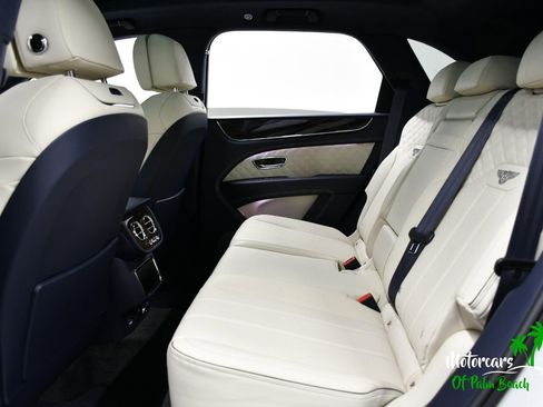 Used 2023 Bentley Bentayga AWD/4WD image 61