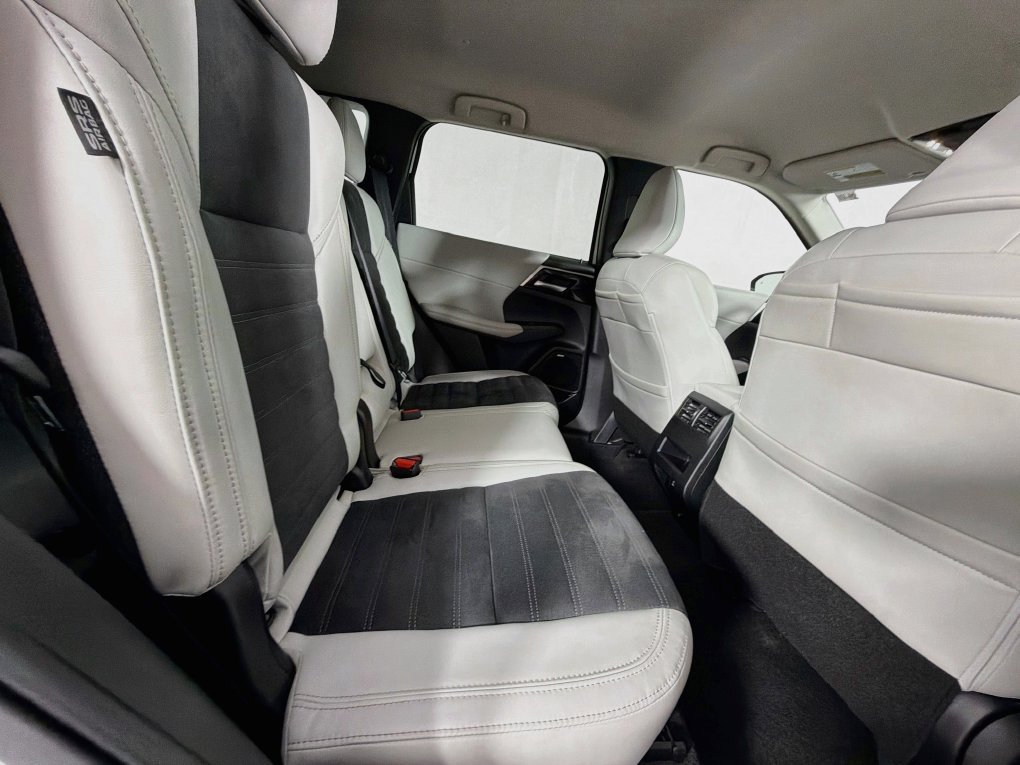 Used 2025 Mitsubishi Outlander SE FWD image 28