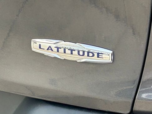 Used 2017 Jeep Cherokee Latitude w/ Comfort/Convenience Group image 5