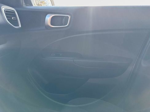 Used 2023 Hyundai Venue SEL image 22