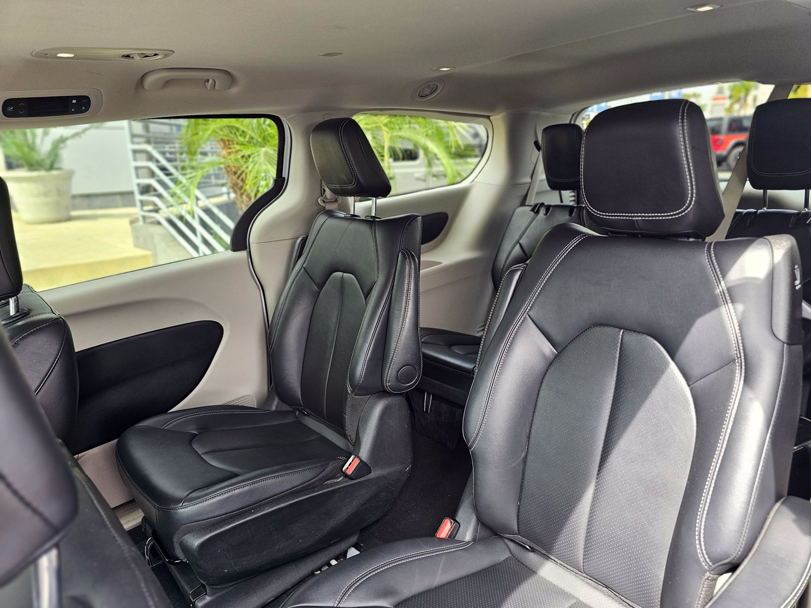 Used 2024 Chrysler Pacifica Limited FWD image 26