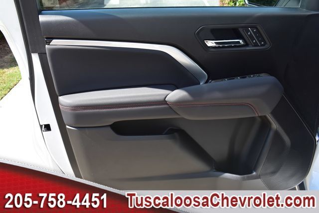 Used 2025 Chevrolet Colorado Z71 w/ Technology Package AWD/4WD image 18