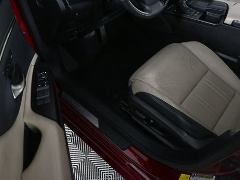 Used 2020 Lexus ES 300h w/ Accessory Package FWD image 7