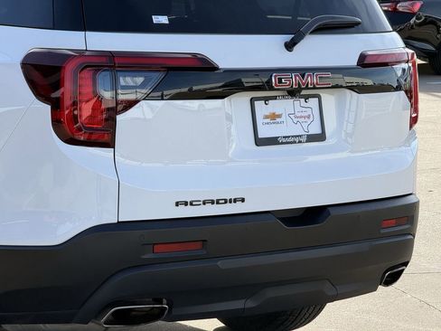 Certified 2023 GMC Acadia SLE w/ Driver Convenience Package image 6