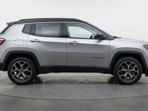 Used 2025 Jeep Compass Limited AWD/4WD image 11