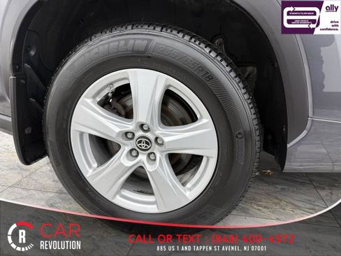 Used 2021 Toyota Highlander LE image 12