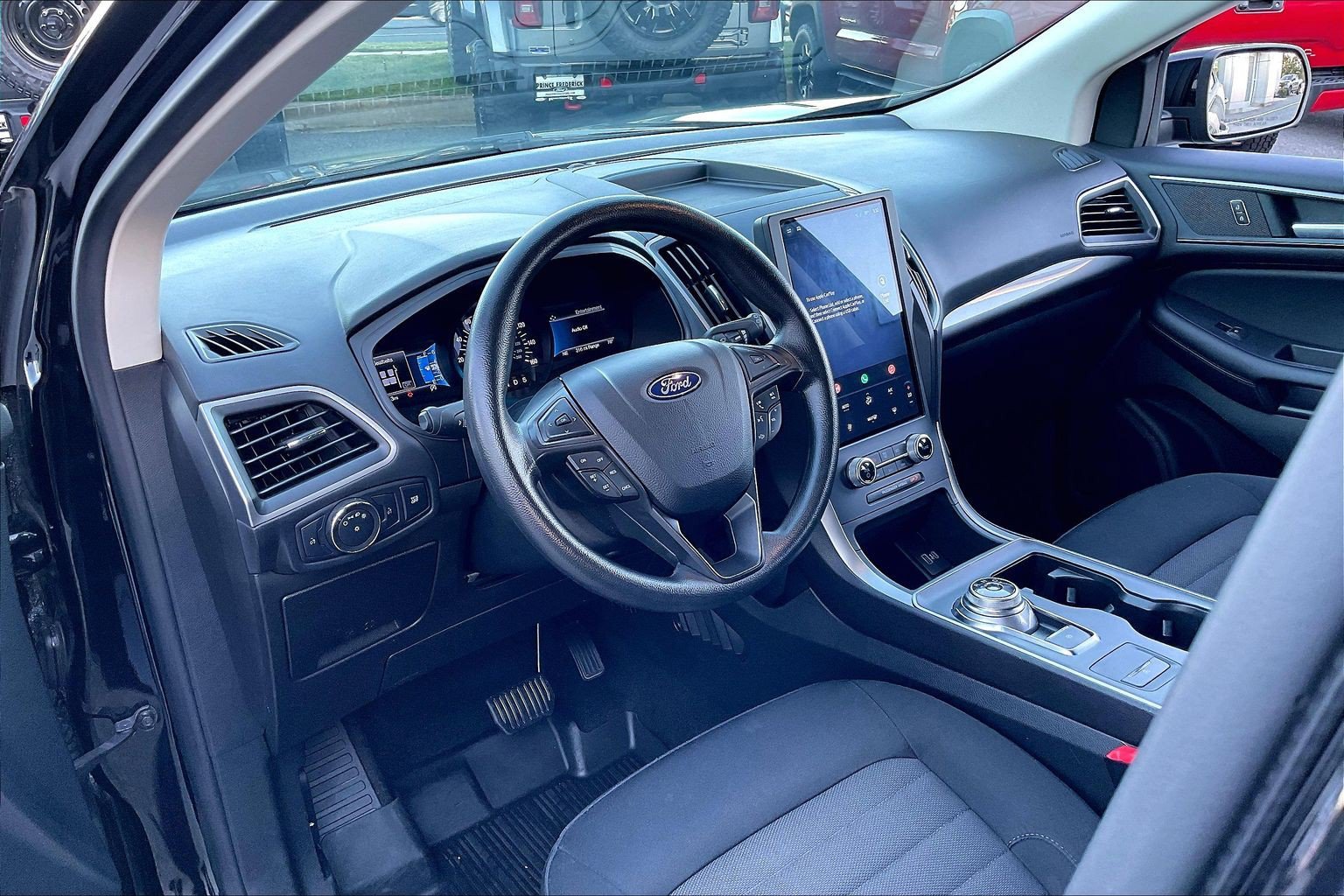 Certified 2022 Ford Edge SE w/ Black Appearance Package AWD/4WD image 12