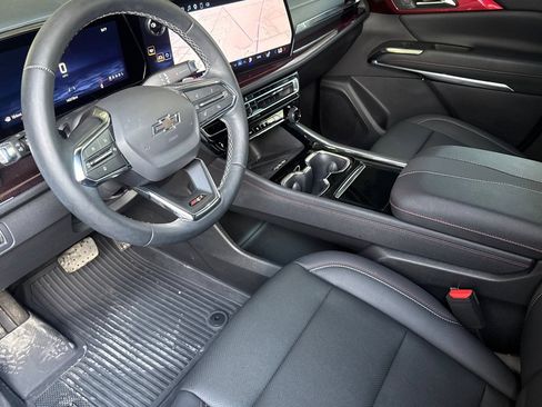 Used 2025 Chevrolet Traverse Z71 AWD/4WD image 9