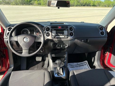Used 2010 Volkswagen Tiguan S FWD image 39