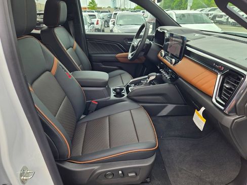 New 2026 GMC Canyon AT4 w/ Technology Plus Package AWD/4WD image 18