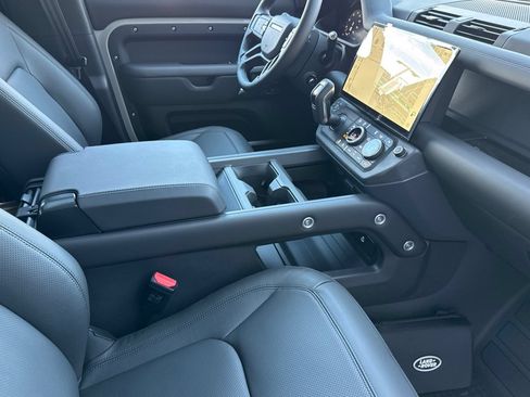 New 2026 Land Rover Defender 110 X-Dynamic SE AWD/4WD image 17