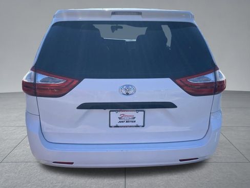 Used 2017 Toyota Sienna L image 14