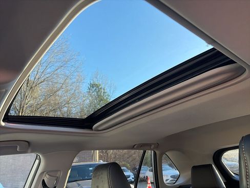 Used 2024 Toyota RAV4 XLE Premium image 7