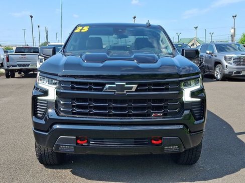 Used 2025 Chevrolet Silverado 1500 LT Trail Boss w/ LPO, Dark Essentials Package AWD/4WD image 2