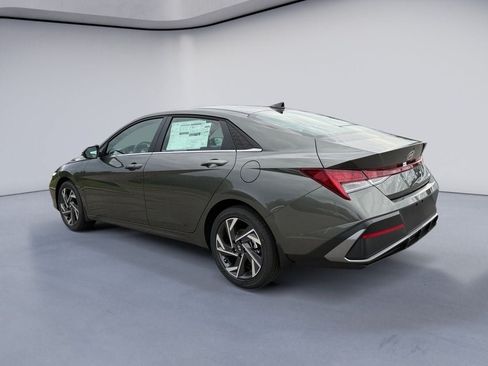 New 2026 Hyundai Elantra Limited FWD image 3