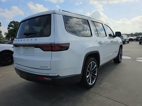 Used 2022 Jeep Wagoneer Series III w/ Premium Group I AWD/4WD image 9