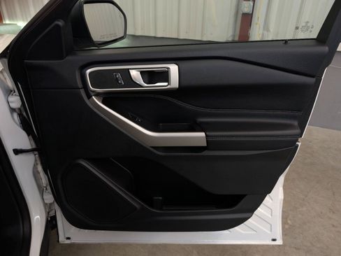 Used 2022 Ford Explorer XLT w/ Equipment Group 202A AWD/4WD image 30