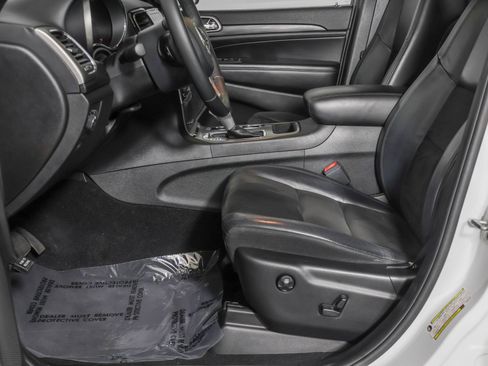 Used 2019 Jeep Grand Cherokee Altitude RWD image 24