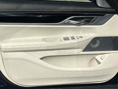 Used 2020 BMW 745e xDrive image 12