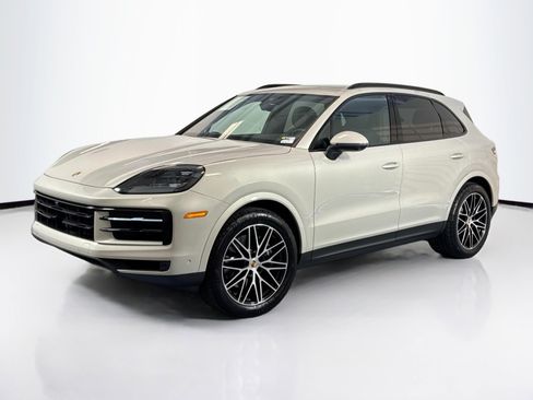 Used 2025 Porsche Cayenne image 1