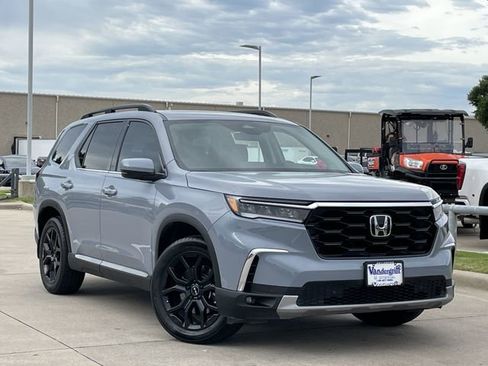Certified 2025 Honda Pilot Touring image 2
