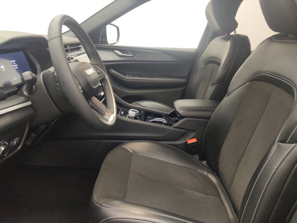 Used 2023 Jeep Grand Cherokee Altitude RWD image 17