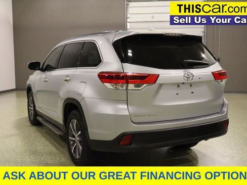 Used 2019 Toyota Highlander XLE image 5