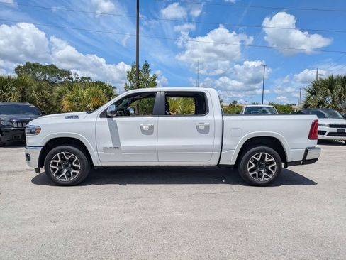 Used 2025 RAM 1500 Laramie AWD/4WD image 7