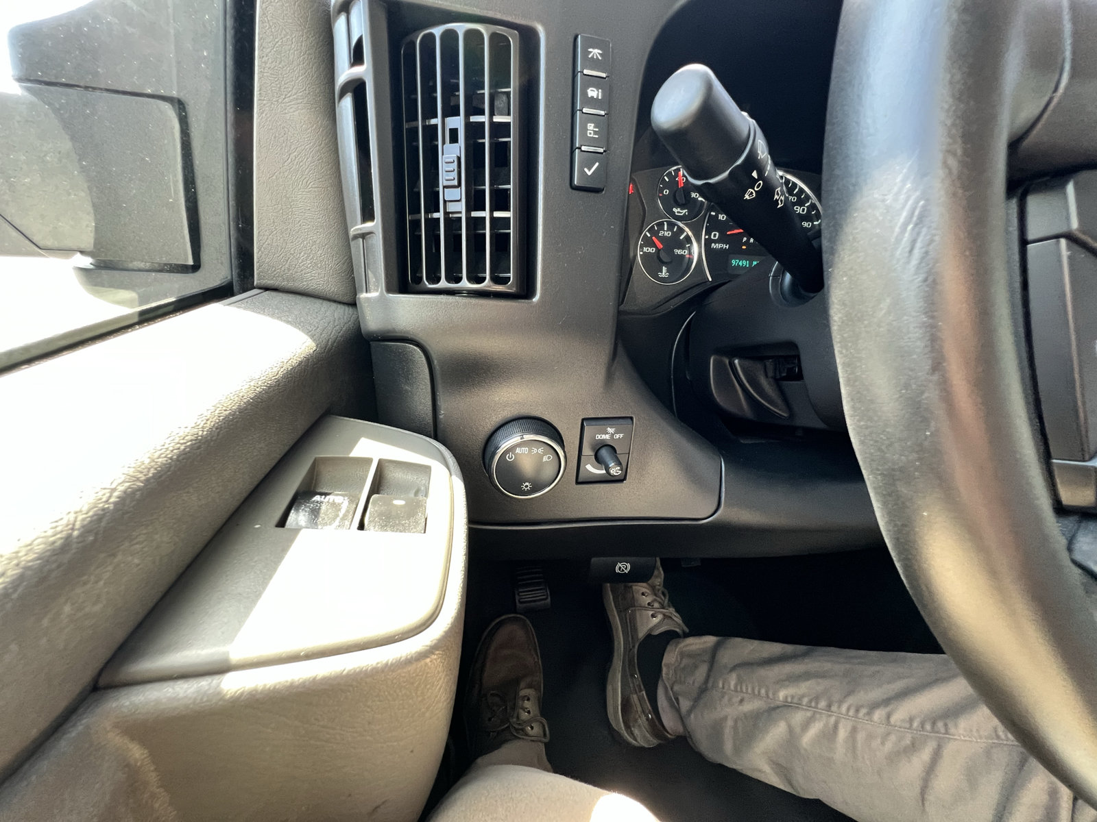 Used 2020 Chevrolet Express 3500 w/ Power Convenience Package RWD image 28