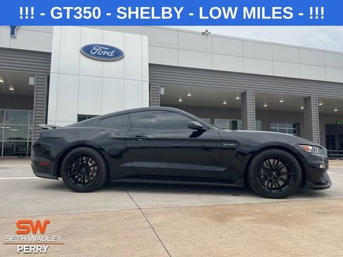 Used 2020 Ford Mustang Shelby GT350 w/ Technology Package image 3