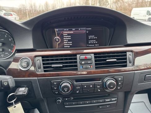 Used 2011 BMW 328i Convertible image 11