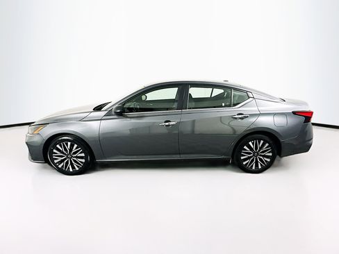 Used 2025 Nissan Altima 2.5 SV image 4