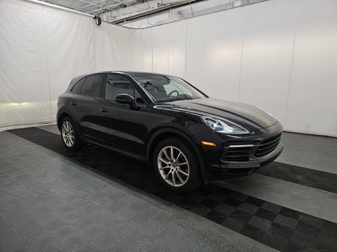Used 2023 Porsche Cayenne AWD/4WD image 4