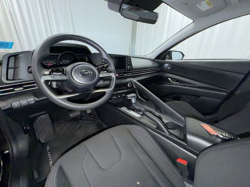 Used 2023 Hyundai Elantra SEL image 3