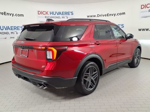 Used 2025 Ford Explorer ST AWD/4WD image 4