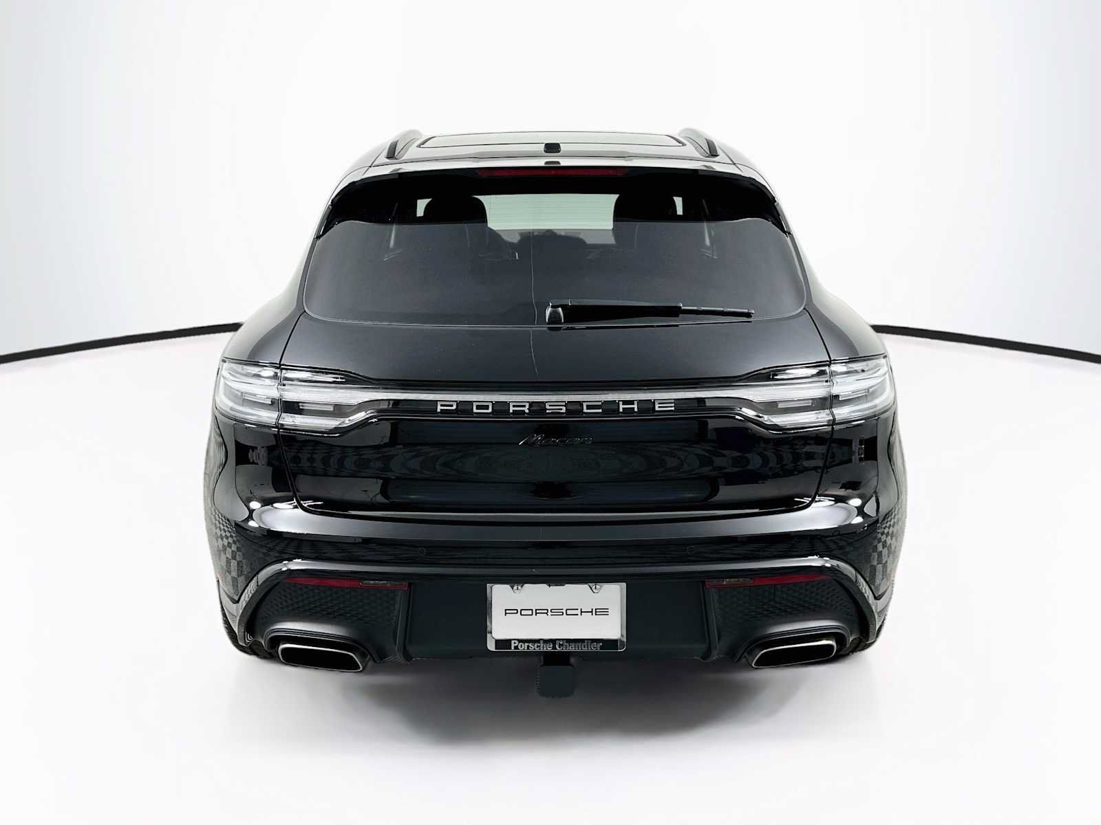 Certified 2025 Porsche Macan AWD/4WD image 10