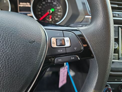 Used 2020 Volkswagen Tiguan S image 20