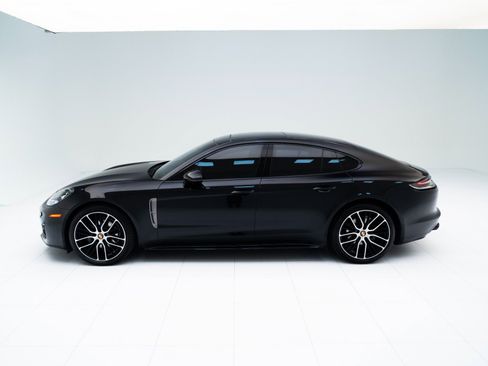 Certified 2023 Porsche Panamera 4 Platinum Edition AWD/4WD image 2