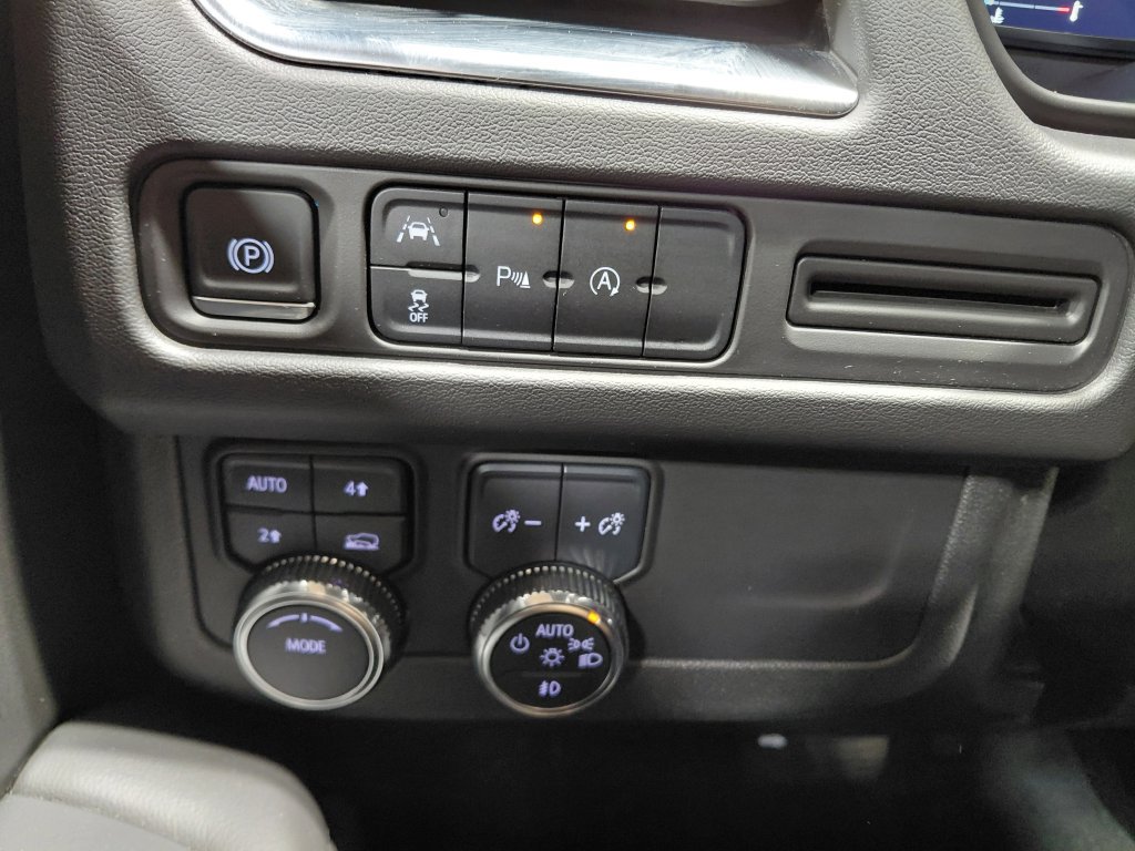 Used 2024 GMC Yukon SLE AWD/4WD image 35