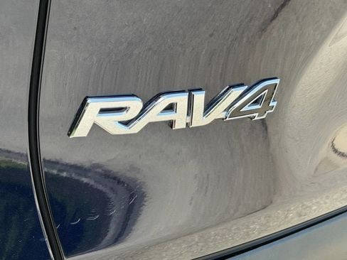 Used 2020 Toyota RAV4 XLE Premium FWD image 13