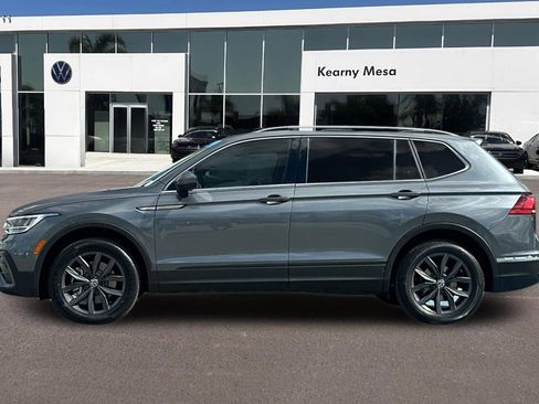 Used 2023 Volkswagen Tiguan SE w/ Panoramic Sunroof Package FWD image 7