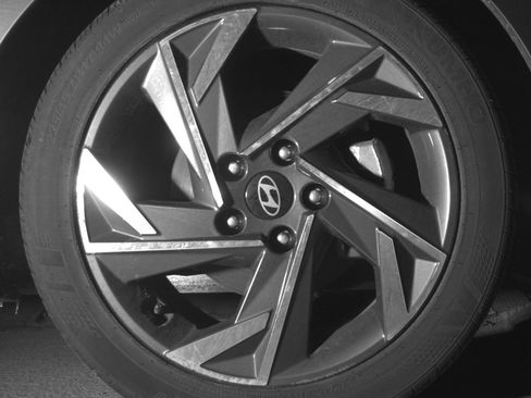 Used 2025 Hyundai Elantra Limited image 13